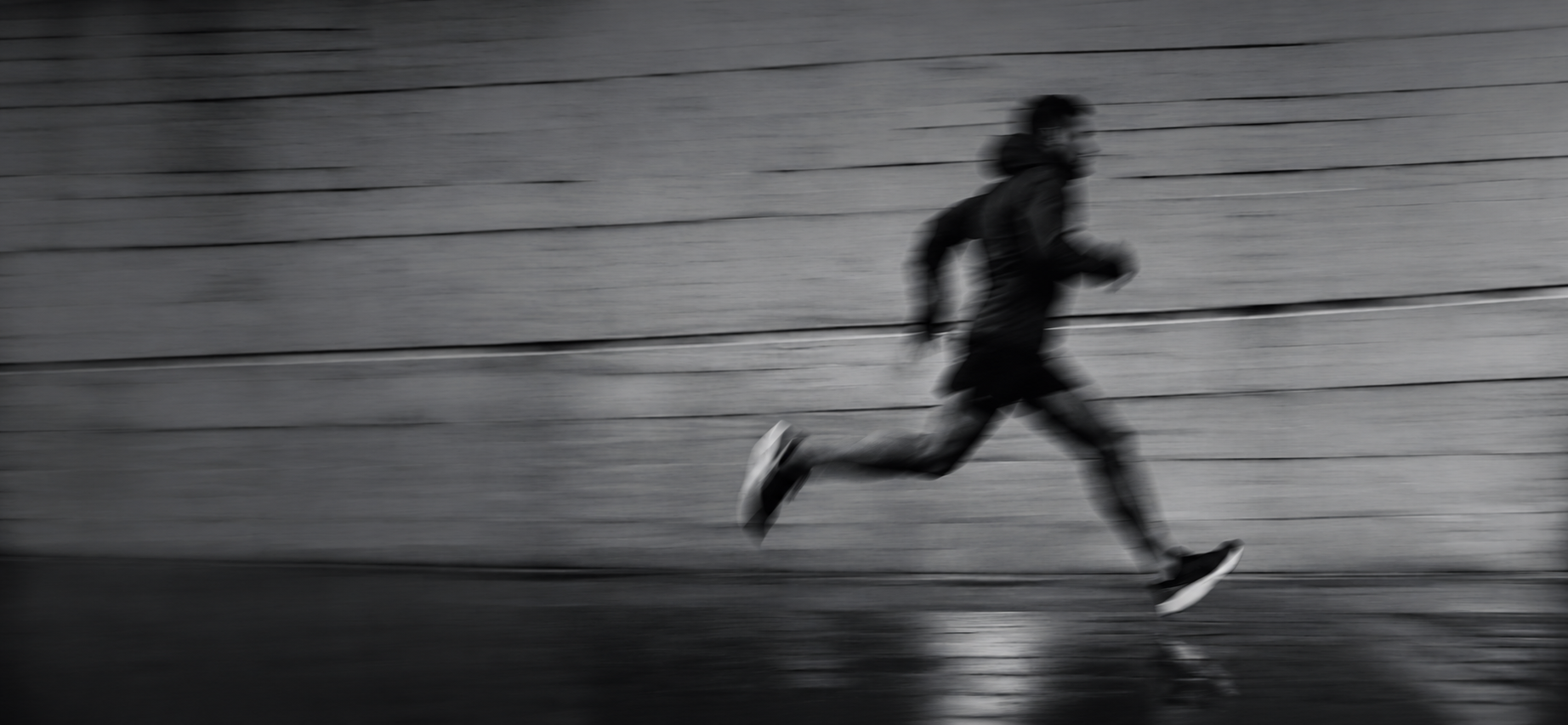 Atleta correndo em alta velocidade